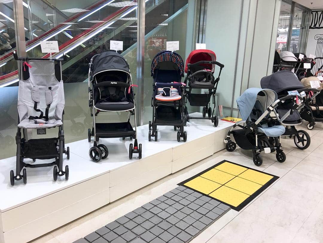 blossom39_officialさんのインスタグラム写真 - (blossom39_officialInstagram)「そごう横浜店では、4月22日(月)まで「ベビーカーフェア」を開催中です！ 期間中は、デコボコ道を設置していますので、外でのベビーカー使用を体感頂けます。 また、フェア中は通常展示していないベビーカーも展示中です♫ 対象商品をご購入の方には、それぞれ先着でノベルティもプレゼント♡ 気になるベビーカーを押し比べて頂き、是非お気に入りの1台を見つけて下さいね。 ＊「ベビーカーフェア」は、8階中央エスカレーター横の特設会場にて開催しております。 #blossom39#ブロッサム39#ベビーカー#bugaboo#cybex#babyzenyoyo#inglesina#stokke#gb#aprica#combi#そごう横浜」4月14日 21時29分 - blossom39_official