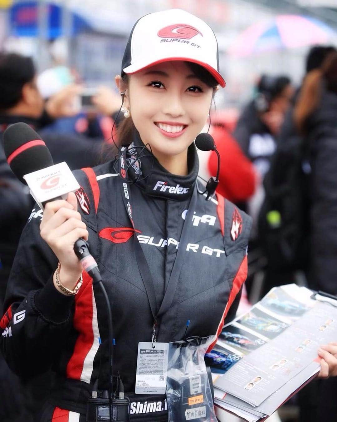 竹内紫麻のインスタグラム：「2019 SUPER GT 私にとってはデビュー中のデビューの年。  大波乱の幕開けとなりました！  レース中断にはなってしまいましたが、 それまでのレースもとても白熱したバトルが繰り広げられていて 釘づけになりました！！！ 右も左も分からなすぎて、緊張しまくりでしたが 一つラウンドを経験して、 GTレースの面白さを知ることができて良かったです♬  全ての関係者の皆様、本当に本当に大変なコンディションの中 本当に本当に！！！！ お疲れ様でした(T ^ T)！！！ #2019 #SUPERGT #round1 #岡山」