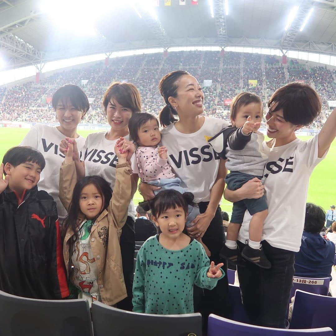 正中雅子さんのインスタグラム写真 - (正中雅子Instagram)「VISSELISTA⚽️📣 * @visselandgo_official ヴィッセル神戸のグッズがオシャレすぎて即get! * 久しぶりのサッカー観戦に、ドキドキしたー！やっぱりスポーツいいね⚽️ * そのあと、みんなで焼肉行っていい日曜日だった！ * #ヴィッセルアンドゴー #vesselandgo #ヴィッセル神戸」4月14日 21時48分 - masacoshonaka