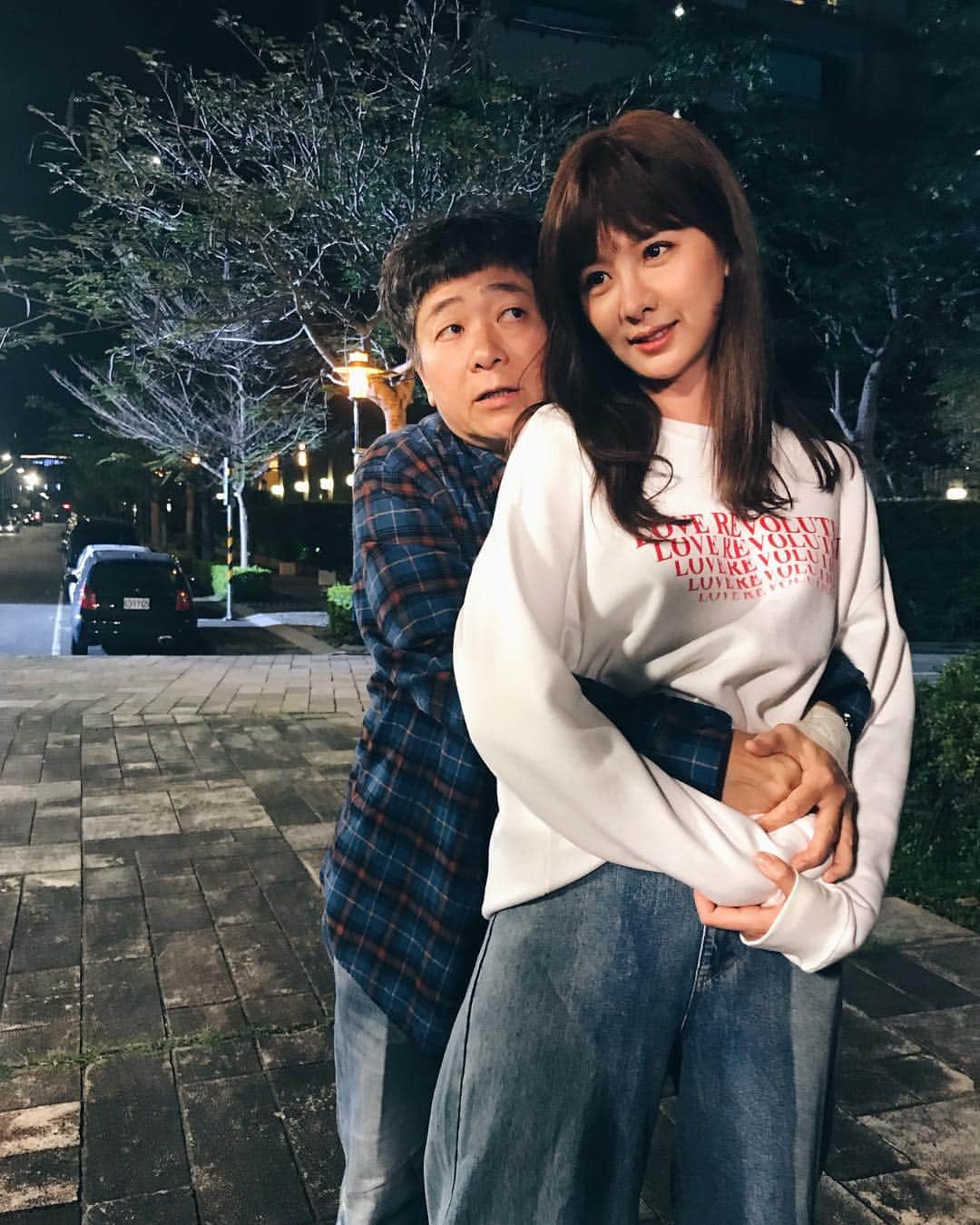 アンバー・アンさんのインスタグラム写真 - (アンバー・アンInstagram)「我們是夾心餅乾！❤️ #你有念大學嗎 #今晚十四集唷 #快結束了一定要陪我們一起畢業 #陽子浩 #常可艾 #」4月14日 21時57分 - xinya_an