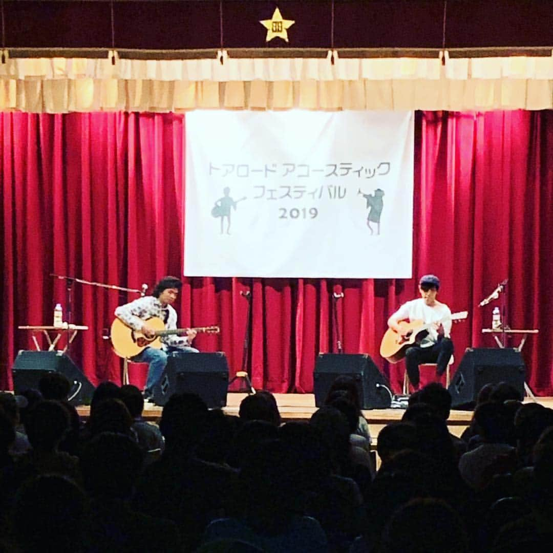 三浦拓也さんのインスタグラム写真 - (三浦拓也Instagram)「‪神戸アコフェス2019、昨年に引き続き今年も出演できて嬉しいです。地元神戸でのアコースティックフェスで演奏できる喜びがとてもあります。‬ ‪お客さんも温かいので嬉しいです！‬ ‪また来年も出れたらいいなー。^ ^‬ ‪#神戸アコフェス‬ ‪#DEPAPEPE‬」4月14日 21時51分 - depapepe_miura