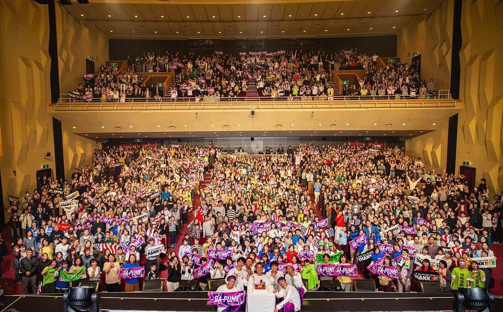 KIMI さんのインスタグラム写真 - (KIMI Instagram)「LIVE DA PUMP 2019 「THANX❤️💙💛💚🧡💜🖤」 和歌山公演、最終日。  本日もたくさんのご声援を本当にありがとうございます‼️ そして、 これからもDA PUMPをよろしくお願いします。  感謝‼️ 押忍。 #DAPUMP #ISSA #YORI #TOMO #KIMI #U_YEAH #KENZO #DAICHI #愛してますマジで」4月14日 21時52分 - kimi_da_pump