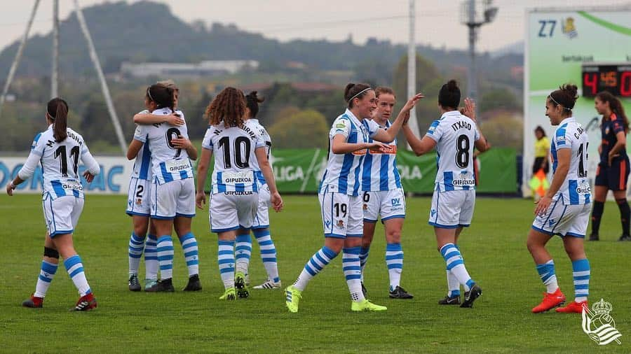 レアル・ソシエダさんのインスタグラム写真 - (レアル・ソシエダInstagram)「#RealSociedad 6-0 Valencia CF. AUPA REAL!!! 💙⚪️ . #AurreraNeskak #LigaIberdrola #Football」4月14日 21時56分 - realsociedad