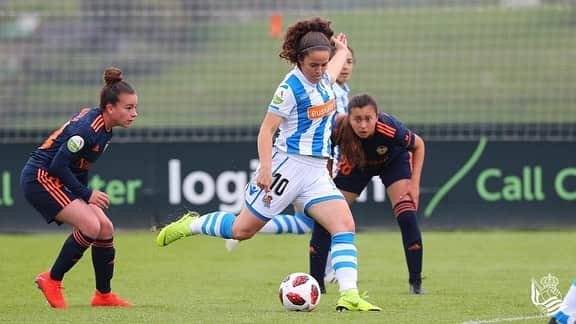 レアル・ソシエダさんのインスタグラム写真 - (レアル・ソシエダInstagram)「#RealSociedad 6-0 Valencia CF. AUPA REAL!!! 💙⚪️ . #AurreraNeskak #LigaIberdrola #Football」4月14日 21時56分 - realsociedad