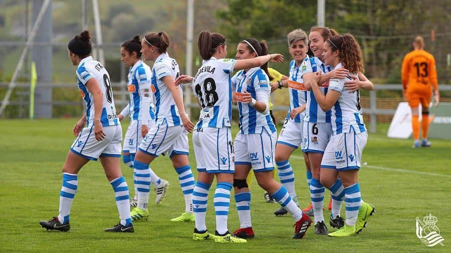 レアル・ソシエダさんのインスタグラム写真 - (レアル・ソシエダInstagram)「#RealSociedad 6-0 Valencia CF. AUPA REAL!!! 💙⚪️ . #AurreraNeskak #LigaIberdrola #Football」4月14日 21時56分 - realsociedad