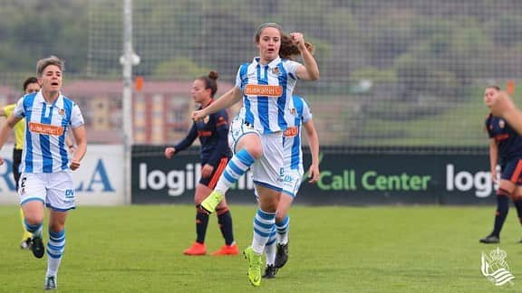 レアル・ソシエダさんのインスタグラム写真 - (レアル・ソシエダInstagram)「#RealSociedad 6-0 Valencia CF. AUPA REAL!!! 💙⚪️ . #AurreraNeskak #LigaIberdrola #Football」4月14日 21時56分 - realsociedad