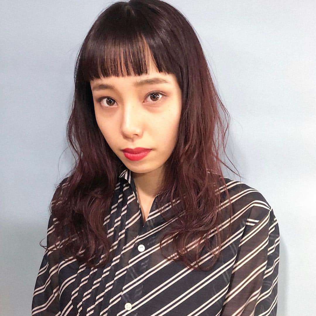 TsurutaHitomiさんのインスタグラム写真 - (TsurutaHitomiInstagram)「@takuto5ato さんにいつもの前髪カットと赤系に染めてもらった😊ヘアセットまでありがとうございます🥺🙏」4月14日 21時59分 - hiromi_tsuruta