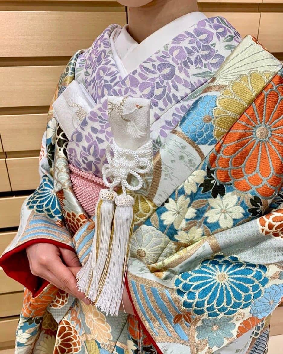 Dresses (ドレッシーズ)さんのインスタグラム写真 - (Dresses (ドレッシーズ)Instagram)「* 色打掛:01-4806 ブランド:Fiore Bianca 和装小物:203-4497 掛下48-3059 * こちらの色打掛は @fiorebianca_wedding の色打掛です。 * 【2019.4.21 Dresses限定着物試着フェア】開催決定@dresses_weddingdress プロフィールリンクより⏫ オリジナルヘッドプレゼント特典あり♡ ----------------------------------------- <お問い合わせ> 💌@dresses_weddingdress へDM 📞 0120-791-249 ご試着予約やレンタル価格など、お気軽にお問い合わせください。 ----------------------------------------- . コーディネートのポイントや詳細は  @dresses_weddingdressホーム画面URLへ。 * その他の和装コーディネートは#和装_Dresses よりご覧いただけます。 * 素敵だと思ったら、写真をダブルタップ✨  #ドレッシーズ #fiorebianca#フィオーレビアンカ #色打掛#和装#白無垢#wedding #綿帽子#参進の儀#神前挙式#神社挙式 #和装結婚式#色打掛試着 #色打掛コーディネート」4月14日 22時00分 - dresses_weddings