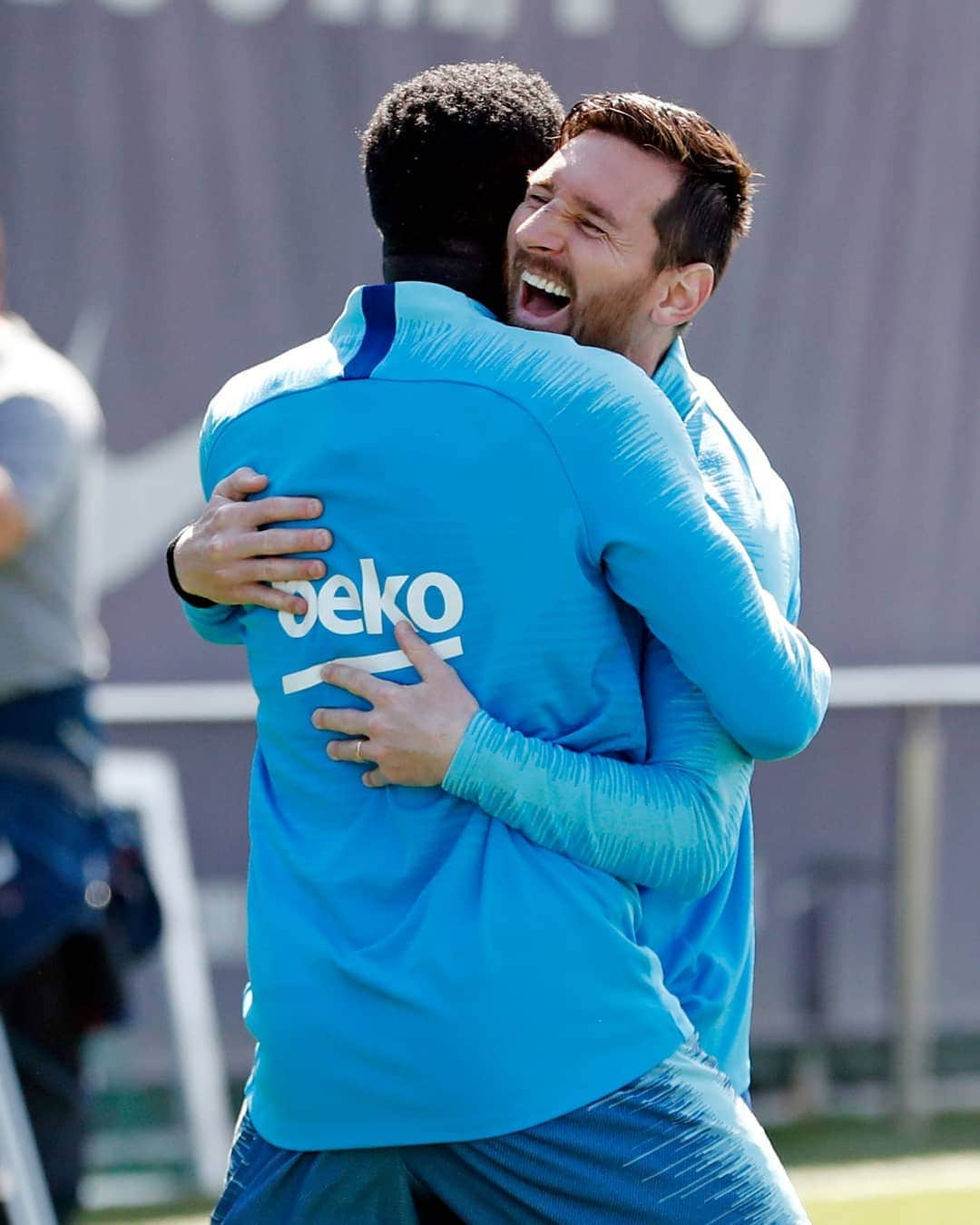 FCバルセロナさんのインスタグラム写真 - (FCバルセロナInstagram)「That @leomessi smile! 😍😆 #SundayFunday」4月14日 22時04分 - fcbarcelona