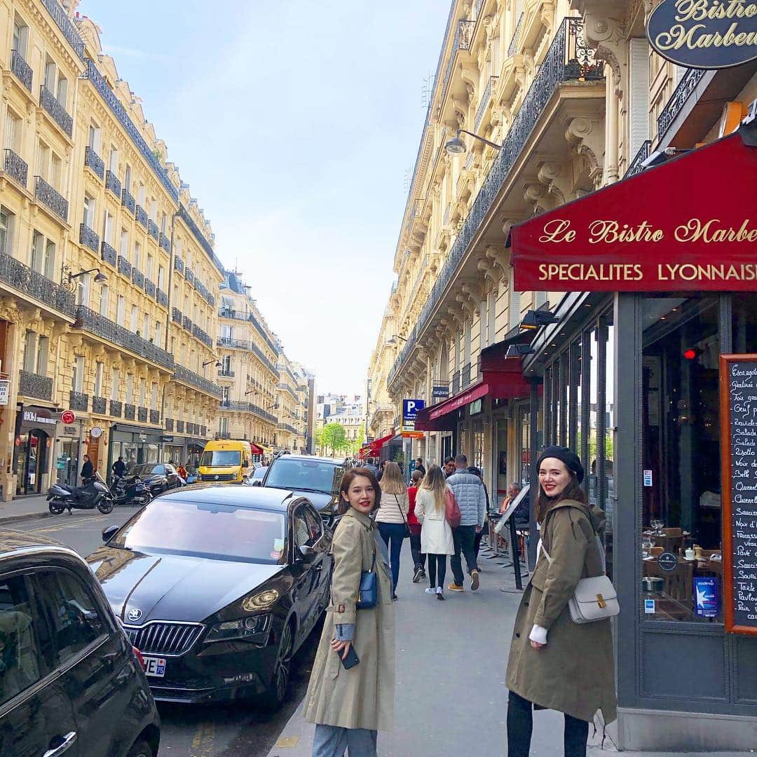 信近エリのインスタグラム：「.﻿﻿ 1週間ほどパリに行ってきました🇫🇷﻿﻿ ﻿﻿ 滞在中、アンケートにてお勧め情報を教えてくださった皆さん、ありがとうございました🌹﻿﻿ ﻿﻿ 近々、詳細はBlogにてレポートします♥️﻿﻿ 投稿後、ストーリーズにてリンク付きでアナウンスするので、お見逃しなく♥️💙﻿ ﻿ Paris&Belgium 1/9」