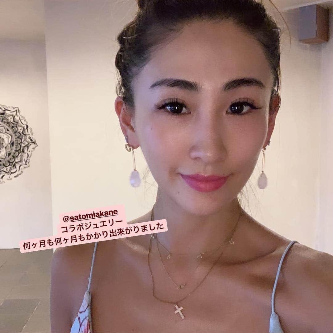 esutoreja_risaribonさんのインスタグラム写真 - (esutoreja_risaribonInstagram)「ふぅ〜〜かわいすぎるこの色たまらない🤤🎀🧘‍♀️🧘‍♀️ @satomiakane プロデュースする @styleboatmarket の新作ウェア〜〜 可愛すぎて今日はみんなにどこの？って聞かれちゃった💗 私は身長が低いのでお腹少ししかでないけど、もう少しお腹でるよきっと💫 そしてそして💓 私が付けてるピアスは何ヶ月も何ヶ月もかけて作りあげたpierce‼️ @satomiakane と @esutoreja_jewelry コラボpierce🤤🎀 ピンクのローズクォーツ💓 今日の水色とピンクがめちゃくちゃ可愛かった💓🤤 2種類のピアスを販売します‼︎ 19日20時〜販売！ 沢山見せていきます💗 #esutoreja #esutorejajewelry  #里見茜#コラボ#styleboatmarket #simple#溶岩ヨガ#school」4月14日 22時15分 - esutoreja_risaribon