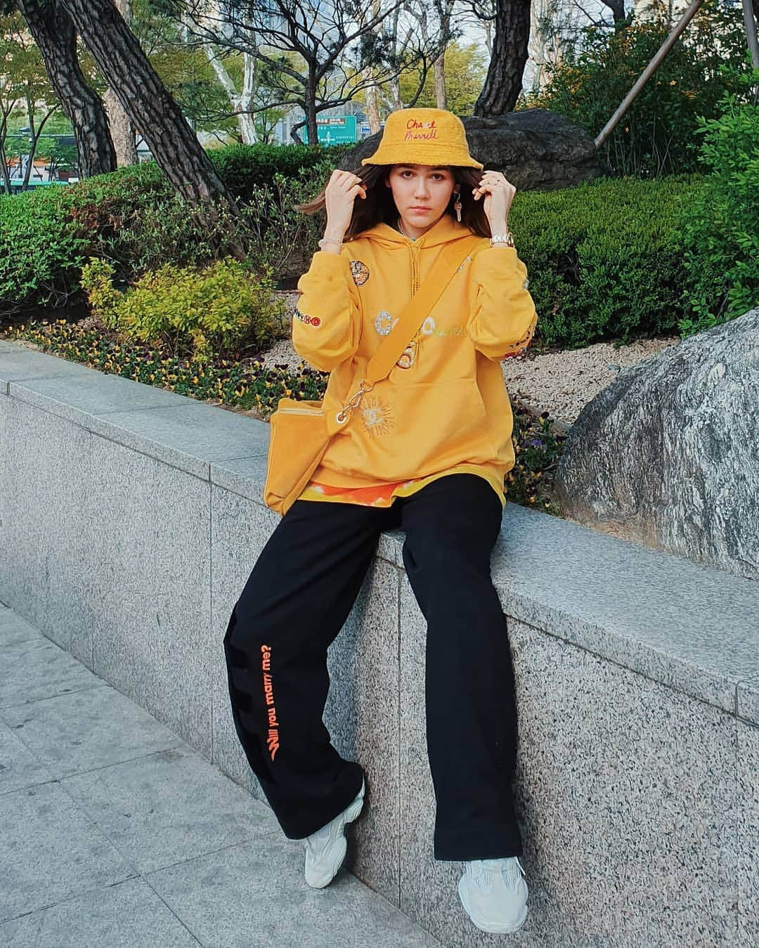 Araya Alberta Hargateさんのインスタグラム写真 - (Araya Alberta HargateInstagram)「ลงใหม่ละกันนะคะ นิมนต์ again ค่ะ 🙄🧡💛🧡💛🧡💛🧡💛」4月14日 22時16分 - chomismaterialgirl