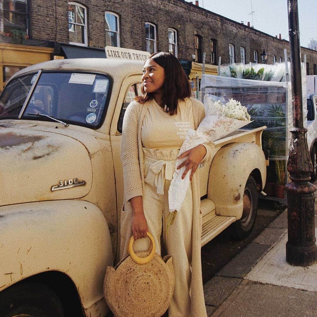 のインスタグラム：「Sunday's palete. 🌻☀️ @withloveyossy is a tonal dream with our straw Mila circle handle bag (🔍: 6909191100). Be sure to use code SAVE20 and get 20% OFF EVERYTHING full price now. *Offer ends midnight tonight. Terms & conditions apply. Tap the link in the bio to shop now. #Accessorize #Accessorizer」