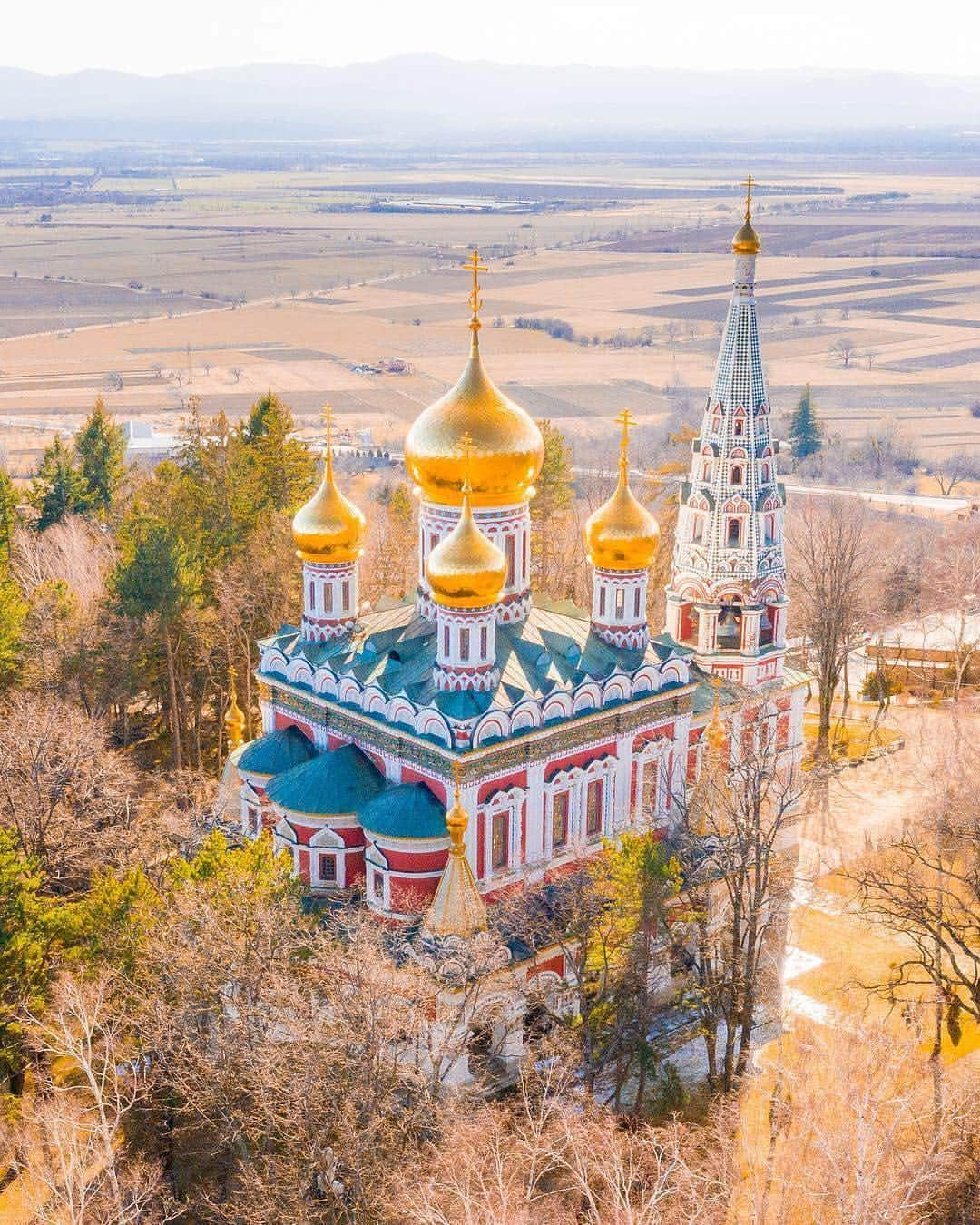 BEAUTIFUL DESTINATIONSさんのインスタグラム写真 - (BEAUTIFUL DESTINATIONSInstagram)「Fairytales unfold in the forests of Bulgaria, where the Shipka Memorial Church transports visitors to a real life land of sweets, Nutcracker style. Has anyone been to this magical mountain town? (📷: @loic.lagarde 📍: Shipka, Khaskovo, Bulgaria)」4月14日 22時11分 - beautifuldestinations