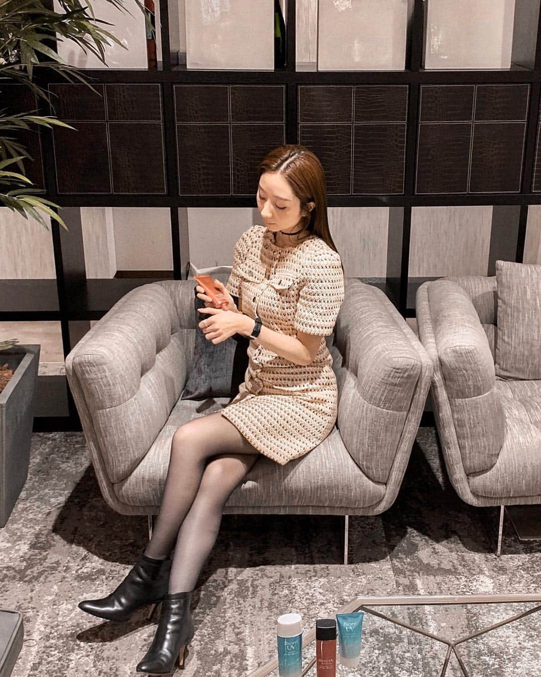 神林真里さんのインスタグラム写真 - (神林真里Instagram)「花王様からご招待いただき、﻿﻿ ビオレUVセミナーに参加させていただきました✍️﻿﻿✍️ ﻿﻿ ﻿﻿ 塗っても焼ける原因のひとつ﻿﻿ 日焼け止めの「スキマリスク」﻿﻿ ﻿﻿ 正直日焼け止めってとりあえず塗っておけばいい、﻿﻿ みたいな感じで使ってたんだけどw﻿﻿ 正しい使い方って本当に大切なんだなって🤔🤔﻿﻿ ﻿﻿ ﻿﻿ ﻿﻿ ﻿﻿ そして、新ビオレUVの使い心地がめちゃいいです💯💯﻿﻿ ﻿﻿ ﻿﻿ 赤色のアスリズムは、最高クラスUV！！ 汗に強くて落ちにくいスーパーウォータープルーフなのに、石けんで落とせるの。﻿﻿ ﻿﻿ スルッとのびもよくて塗ったあとの嫌な感じは残らないし、﻿﻿ お肌が保湿されるところも👌👌💓﻿﻿ ﻿﻿ デイリー使いはもちろんなんだけど、﻿﻿ 外でヨガやランするときにぴったり*\(^o^)/*﻿﻿ ﻿﻿ ﻿﻿ ﻿﻿ ﻿青色のアクアリッチはみずみずしい使い心地にもかかわらず、こちらもウォータープルーフ。﻿ ﻿ミクロレベルの隙間まで塗りムラを防いでくれるよ！ ﻿ ﻿﻿ ﻿﻿ ﻿﻿ ﻿﻿ 今年の紫外線対策、これで完璧だ*\(^o^)/**\(^o^)/*﻿ ﻿﻿ ﻿﻿ ﻿﻿ ﻿﻿ ﻿﻿ ﻿﻿ ﻿﻿ ﻿﻿ ﻿﻿ ﻿﻿ ﻿﻿ ﻿﻿ ﻿﻿ ﻿﻿ ﻿﻿ #スキマリスク #日焼け止め #ビオレUV #アスリズム #アクアリッチ #PR #biore #紫外線対策 #化粧下地 #ベースメイク #スキンケア #コスメ #化粧品 #ヨガ #ランニング #スポーツ女子 #cosmetics #sunscreen #日本藥妝 #防曬 #化妝品﻿﻿」4月14日 22時18分 - maripo_jp