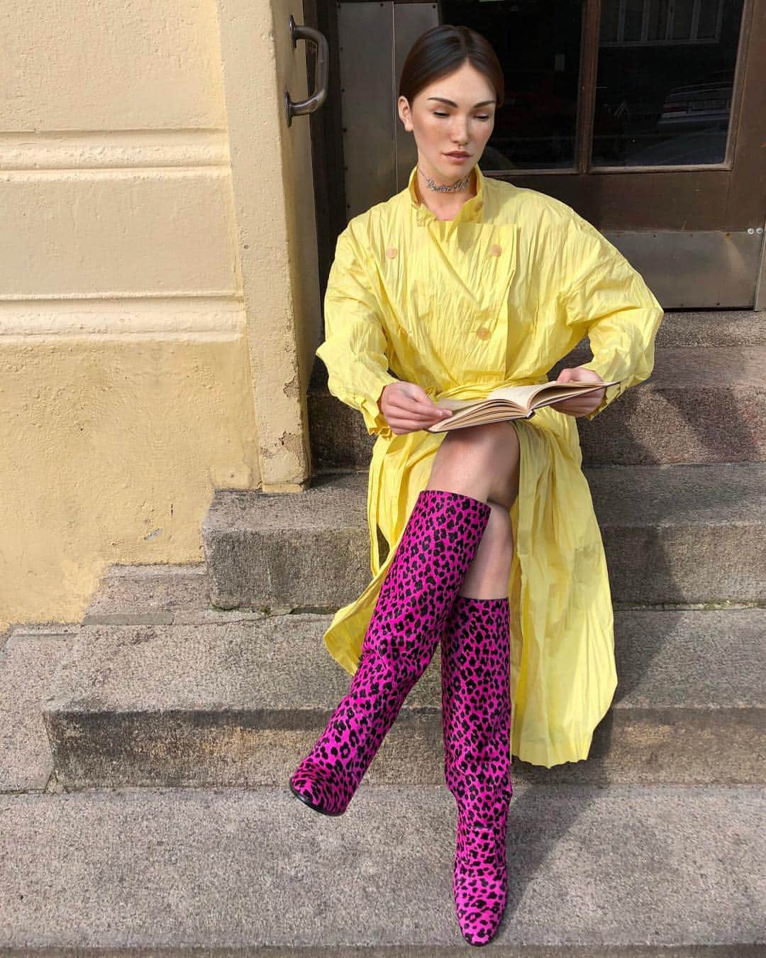 YOOX.COMさんのインスタグラム写真 - (YOOX.COMInstagram)「Whatever the weather, bright colors always make it better ☀️ This #milandesignweek was eventful and SO fun. Thank you guys for following me around and thank you @yoox for the tips and the fashion. Tap to shop! xx D 💗」4月14日 22時20分 - yoox