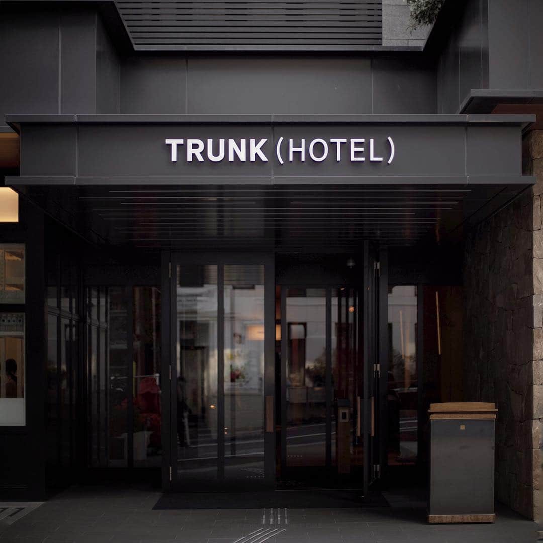 TRUNK(HOTEL)さんのインスタグラム写真 - (TRUNK(HOTEL)Instagram)「Come in and explore the wonders inside #trunkhotel ⠀⠀⠀⠀⠀⠀⠀⠀⠀ ⠀⠀⠀⠀⠀⠀⠀⠀⠀ #boutiquehotel #ブティックホテル  #hotel #hoteldesign #design #architecture #ホテル #建築 #建築デザイン #デザイン #shibuya #tokyo」4月14日 22時21分 - trunkhotel_catstreet