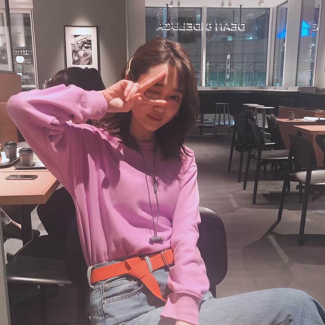 小林ようのインスタグラム：「✌︎ #おやすみ . #deananddeluca #cafe #tokyo #shibuya #japan #nighttime #fashion #model #小林のootd  #渋谷 #小林よう #카페 #도쿄 #일본 #패션 #모델」