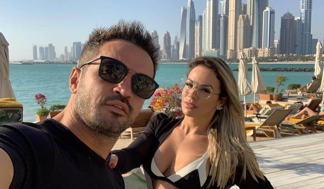 アレッサンドロ・ローザ・ヴィエイラのインスタグラム：「Trabalho,diversão e amor 💗 sempre com você @lilifariav - @fivepalmjumeirah #Dubai #MyDubai」