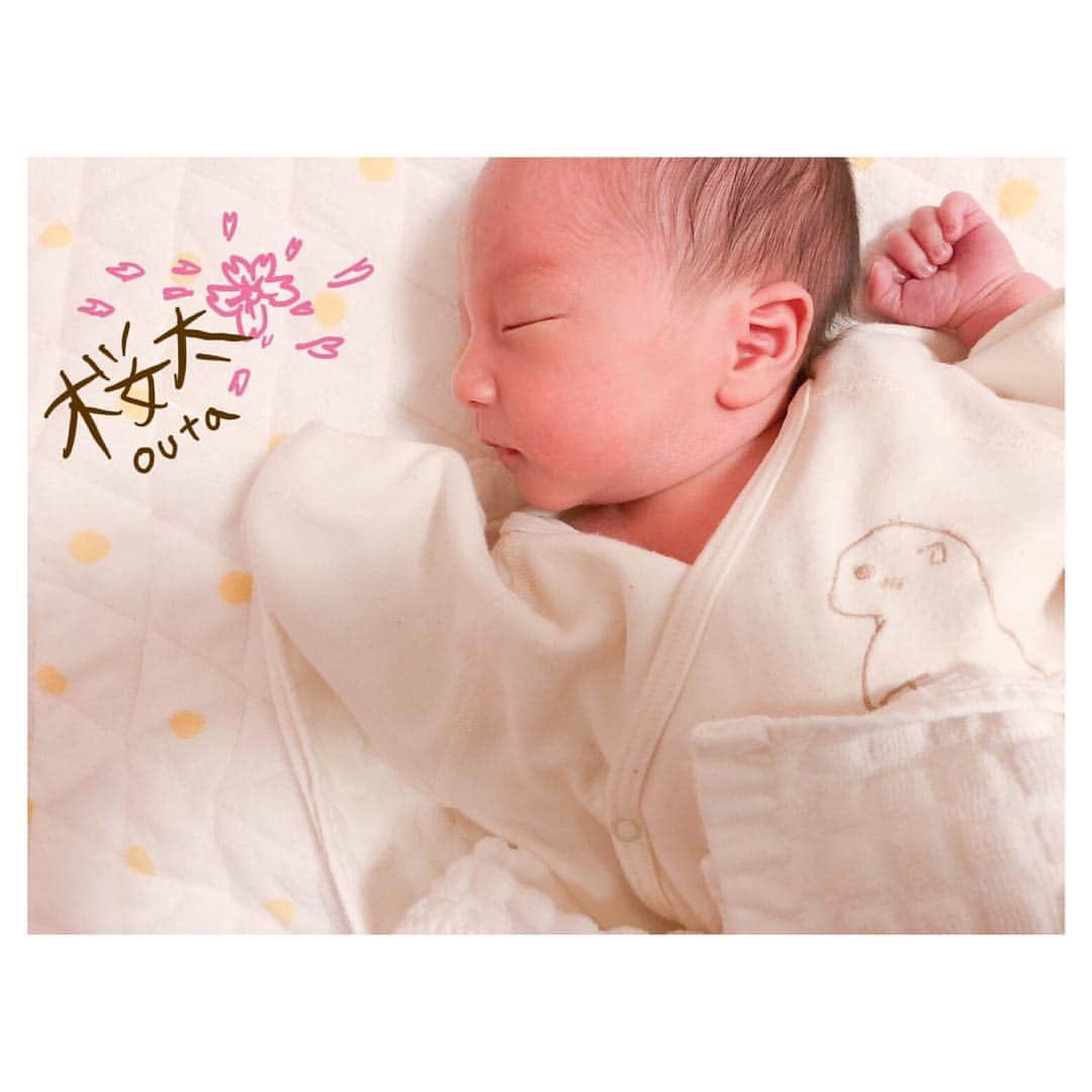 前原穂高のインスタグラム：「ㅤㅤㅤ 命名:前原桜太(おうた)🌸 今年はパリ→東京→名古屋の桜をたくさん見れた年でした。 そんな時に頑張って産まれてくれたチビちゃんにぴったりの名前になったかな？ おーちゃんって呼んでね〜😍 ㅤㅤㅤ #ほだちえべいびー  #出産 #命名」