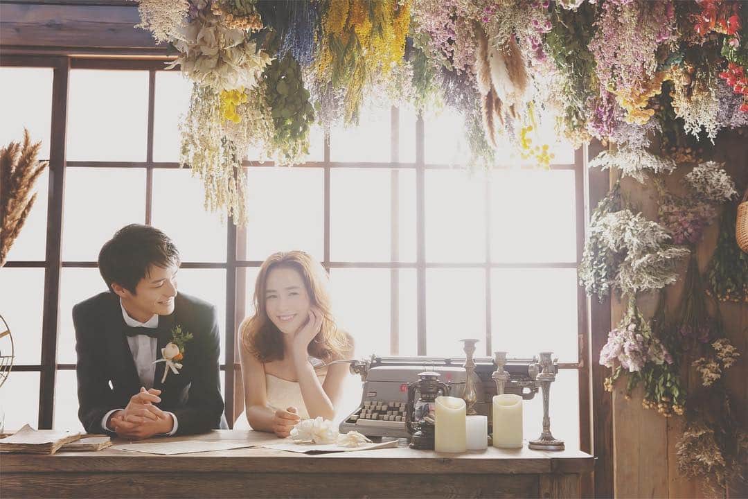 CLAIREのインスタグラム：「伝統と格式ある西陣地区の築100年を超える京町家をまるごとスタジオに改装した、京都西陣店。 ・ 町家の作りを生かしたアンティークテイストのスタジオは、ドレス撮影にもぴったり。タイムレスな本物の結婚写真をぜひ。 ・ 京都西陣店スタッフ一同お待ちしております。 ・ @claire_kyoto @clairebridalstudio」