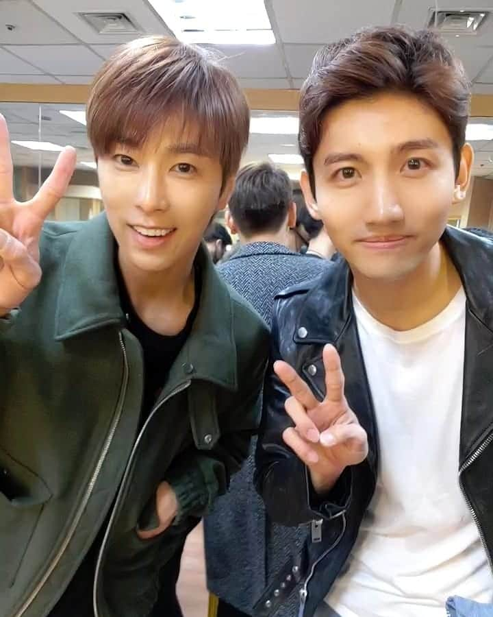 東方神起さんのインスタグラム写真 - (東方神起Instagram)「여러분~! #SUPERJUNIORDnEConcert_THEDnE 현장 #SUPERJUNIORDnE #동해 와 #은혁 을 응원하러 함께한 #동방신기 의 모습!✌🏻😉😍 _ #東方神起⁠ #TVXQ! @tvxq.official #U_Know #유노윤호 @yunho2154 #MAX #최강창민 @changmin88」4月14日 22時28分 - tvxq.official