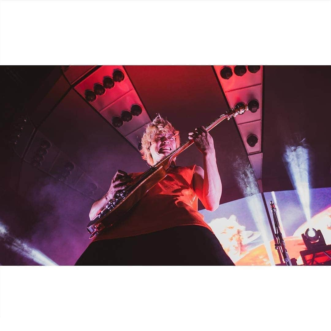 ONE OK ROCK WORLDさんのインスタグラム写真 - (ONE OK ROCK WORLDInstagram)「- Ed Sheeran Divide World Tour2019 13/04/2019 Malaysia,Kuala lampur - #repost from @zakarywalters @oneokrockofficial shredding KL. #kualalumpur #show #sony #a7riii #dividetour #lads #malaysia #ye - #oneokrockofficial #10969taka #toru_10969 #tomo_10969 #ryota_0809 #fueledbyramen #eyeofthestorm#divideworldtour2019」4月14日 22時29分 - oneokrockworld