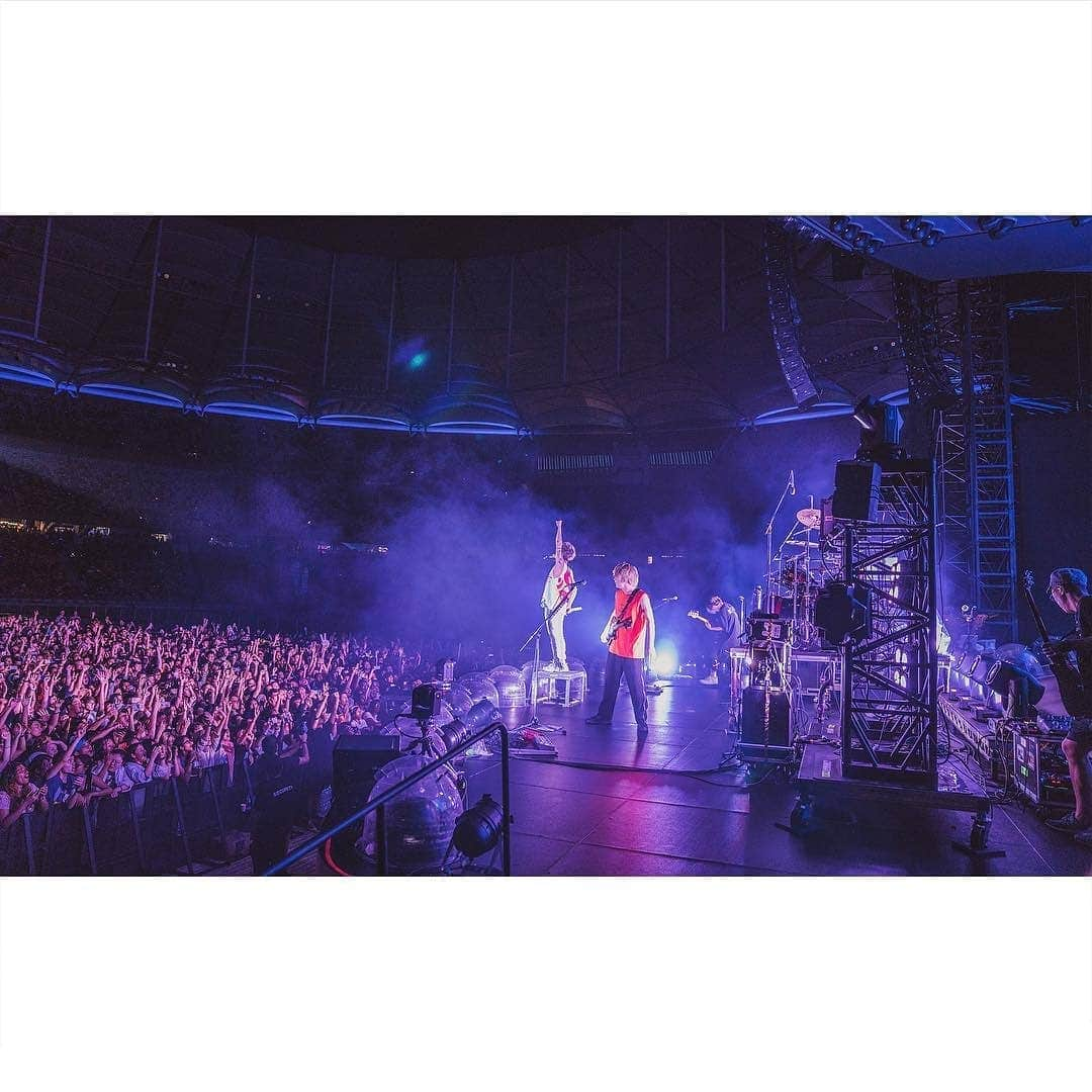 ONE OK ROCK WORLDさんのインスタグラム写真 - (ONE OK ROCK WORLDInstagram)「- Ed Sheeran Divide World Tour2019 13/04/2019 Malaysia,Kuala lampur - #repost from @zakarywalters @oneokrockofficial shredding KL. #kualalumpur #show #sony #a7riii #dividetour #lads #malaysia #ye - #oneokrockofficial #10969taka #toru_10969 #tomo_10969 #ryota_0809 #fueledbyramen #eyeofthestorm#divideworldtour2019」4月14日 22時29分 - oneokrockworld