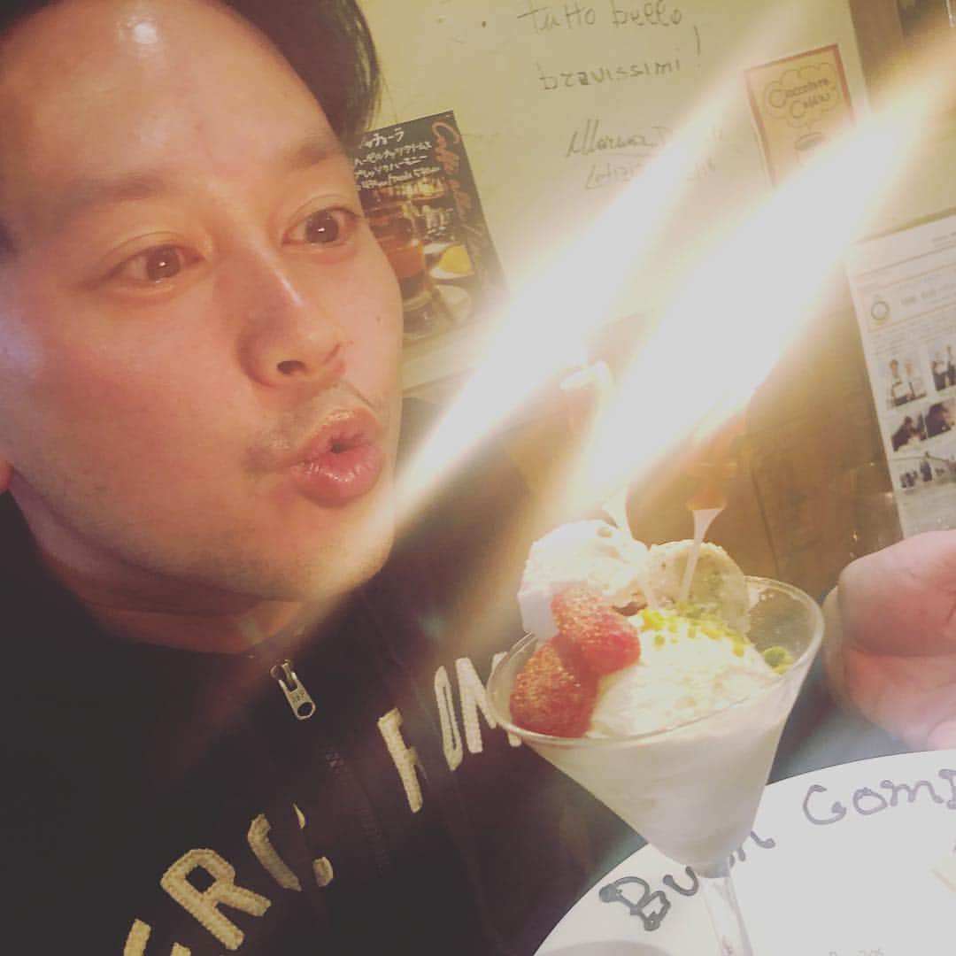 のインスタグラム：「‪本日34歳になりました✨‬ ‪お祝いメッセージありがとうございます😊‬ ‪誕生日は会社のマラソンおじさんたちと #伊達ハーフマラソン‬ ‪に出場。気持ちよかった☀️‬ ‪疲れある中、楽にベストタイム近くで走れたのは収穫💪‬ ‪洞爺湖マラソンにいかそう♩‬ ‪どんな年になるかわからないけれど、一からがんばります。‬ #札幌 #マラソン #ランニング #伊達ハーフマラソン #洞爺湖マラソン #ハーフマラソン」