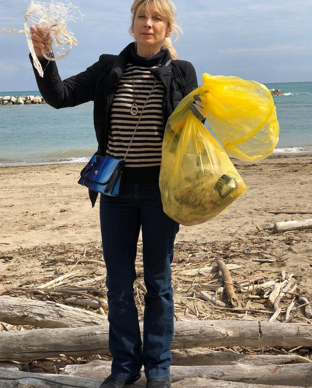 ブランディーナさんのインスタグラム写真 - (ブランディーナInstagram)「Grazie a tutti voi ragazzi. Grazie 🙏🙏🙏 SOS MARE qui a Fiorenzuola di Focara per la prima giornata dedicata alla pulizia della spiaggia.  @parco_san_bartolo @rossinitv @marco.morosini  #sosmare #brandinatheoriginal #mare #ambiente #ecologia #savetheplanet #photooftheday #picoftheday #picoftheday #instaitalia #instadaily #igers #instacool #bestoftheday #natura #ambiente #ecofriendly #plasticfree #parcosanbartolo #fiorenzuoladifocara @wwf @wwfitaly」4月14日 22時37分 - brandinatheoriginal