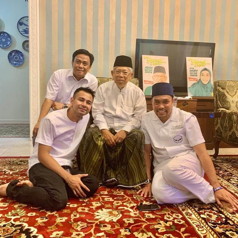 Raffi Ahmadさんのインスタグラム写真 - (Raffi AhmadInstagram)「Sejenak mendengarkan Kajian dari @kyai_marufamin bersama sahabat insyallah bermanfaat untuk dunia dan akhirat 🙏😇」4月14日 22時43分 - raffinagita1717