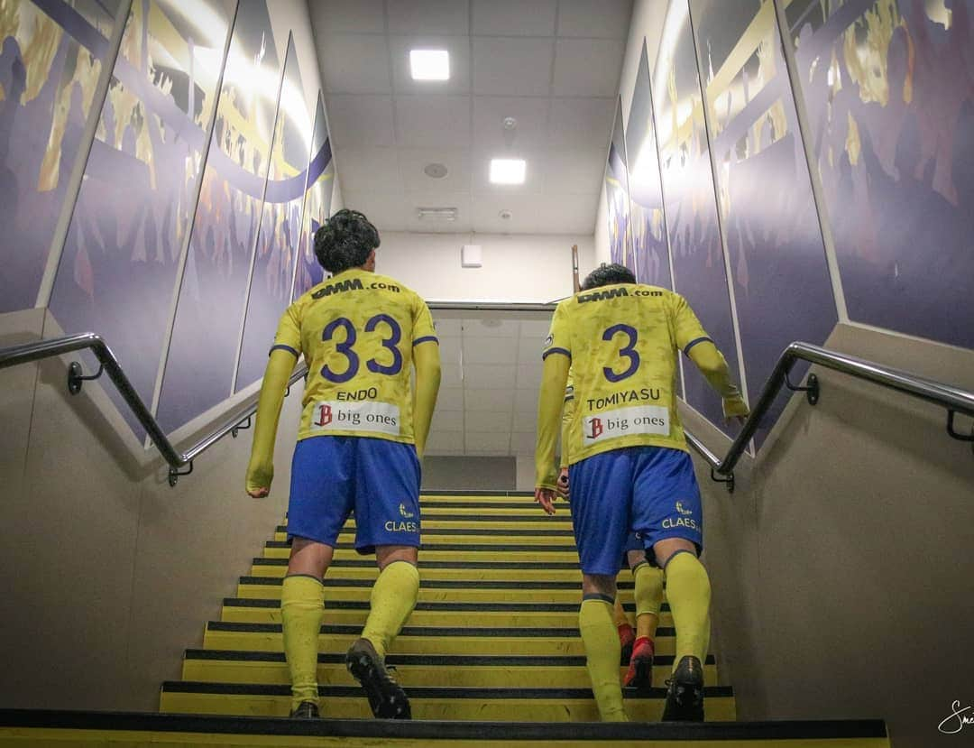 遠藤航さんのインスタグラム写真 - (遠藤航Instagram)「. 昨日の試合1-0 勝利。  久々のアシスト⚽  久々のタカとのスタメン😊  次も勝てるように良い準備を💪 . . . #stvv #シントトロイデン #🇧🇪 #matchday #勝利 #win #アシスト #久々 #スタメン #belgium #⚽」4月14日 22時44分 - endowataru