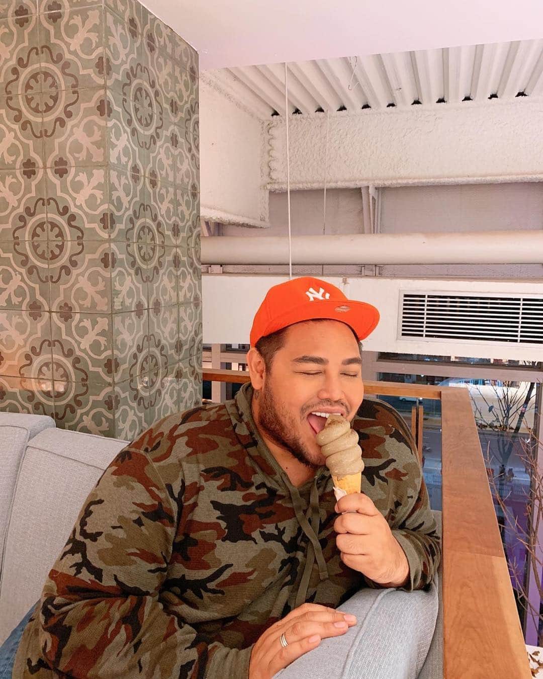 Ivan Gunawanさんのインスタグラム写真 - (Ivan GunawanInstagram)「Biar hati kita nga panas ... byk makan ice cream  shay ...」4月14日 22時47分 - ivan_gunawan