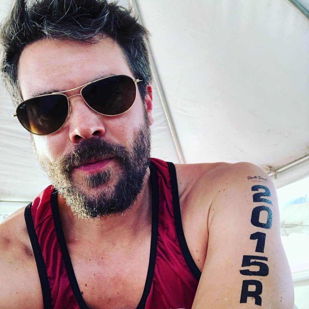 のインスタグラム：「Gettin’ my game face on about to head out for the run in the #SoBeTri on behalf of @stjude. Thrilled to be a part of a great event for a great cause! If you have a few bucks to spare please see the fundraiser link in my bio. I assure you you’re helping out some great kids!」