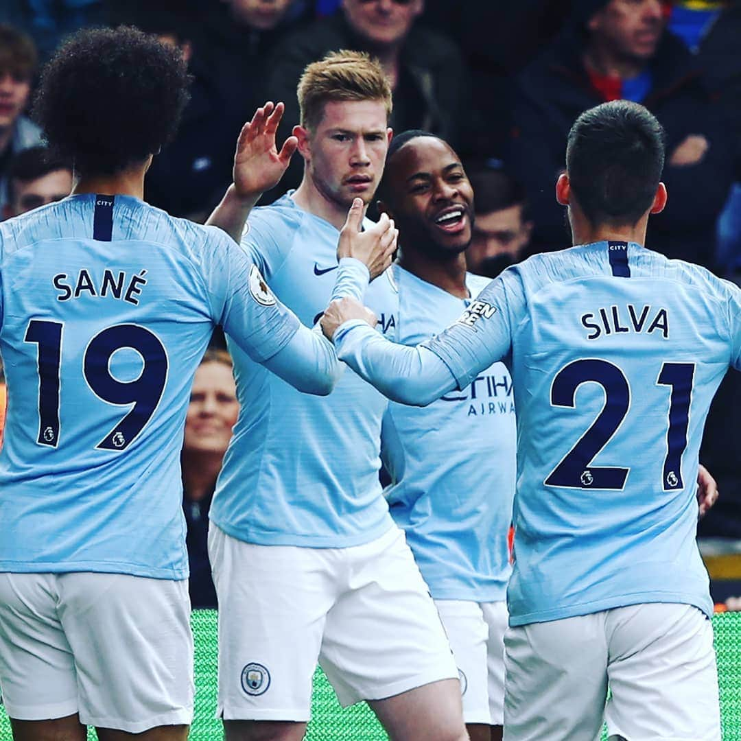 プレミアリーグさんのインスタグラム写真 - (プレミアリーグInstagram)「A sweet 16th #pl goal for #raheemsterling breaks the deadlock #mcfc #mancity」4月14日 22時52分 - premierleague