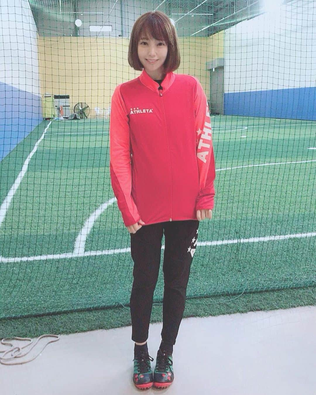 秋山依里さんのインスタグラム写真 - (秋山依里Instagram)「♡﻿ ﻿ フットサルのイベントでした⚽️﻿ こんな機会はなかなかない！と思って、ATHLETAさんでウェアを揃えました☺︎︎✨﻿ 楽しかった〜( *´꒳`* )﻿ ﻿ #athleta #アスレタ #futsal #フットサル #フットサル女子 #スポーツ女子 #sportsgirl #sportswear #sportsgirl #スポーツウェア #スポーツファッション #cosplayofinstagram #cosplayer #model #被写体 #japanesecosplayer #japanesegirl #asiangirls #selfie #自撮り #セルカ #自拍 #셀카 #selfiegram #今日のあきやまさん」4月14日 23時00分 - akiyama__eri