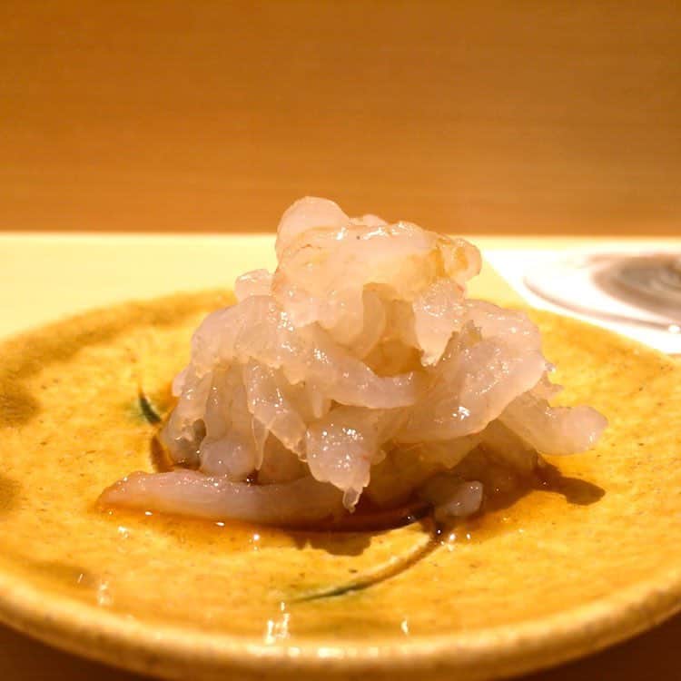 粟生隆寛さんのインスタグラム写真 - (粟生隆寛Instagram)「@asama1948 さんの誕生日会 いつも、ありがとうこざいます🙇🏻‍♂️ 鮨さいとう貸切はぶっ飛んでる 笑 まずは、つまみ編 . #鮨さいとう #貸切 #六本木 #鮨 #つまみ #食べログ日本1位 #誕生日」4月14日 22時57分 - takahiro_aoh