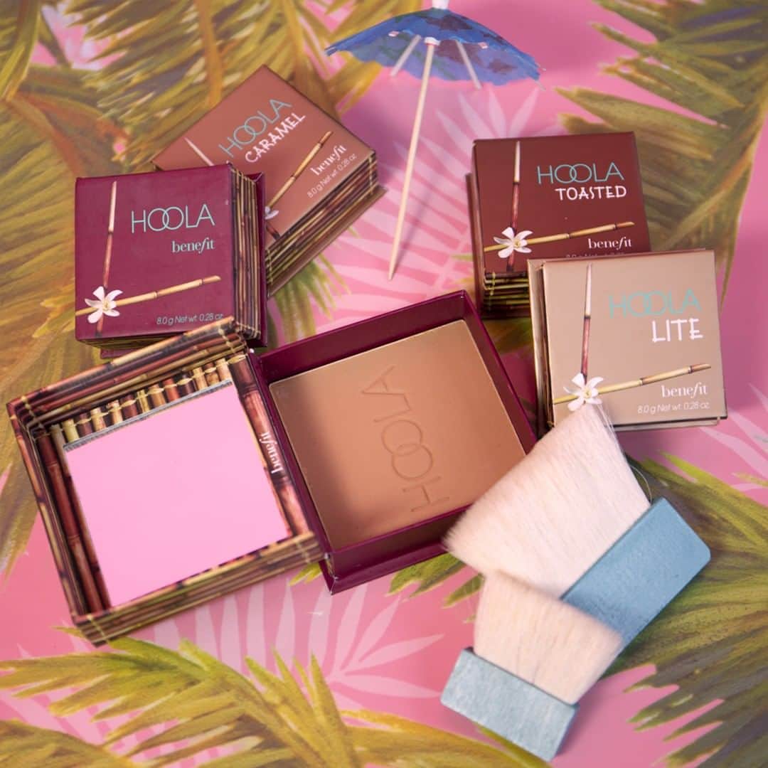 Benefit Cosmetics UKさんのインスタグラム写真 - (Benefit Cosmetics UKInstagram)「HOOLA MANIA! A girl can never have too much bronzer 😉 Which one of our #hoola fam do you have your eye on? #benefit #hoola #bronzer #jumbohoola #beauty . . . 📷 Image Description: Whole range of Hoola bronzers on a matching background」4月14日 23時00分 - benefitcosmeticsuk