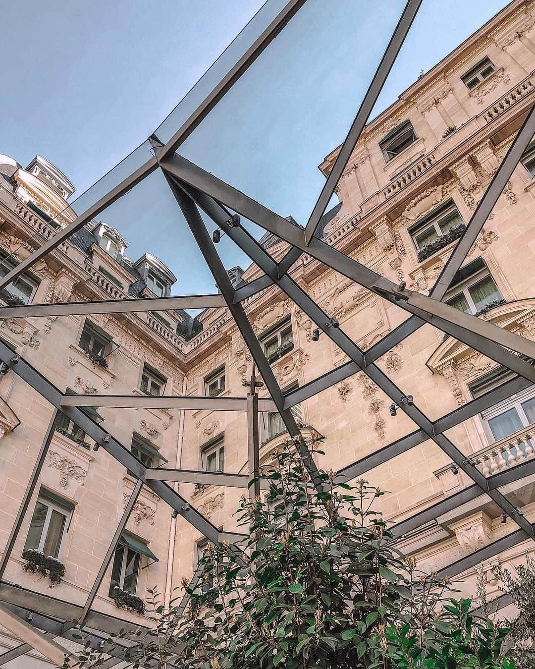 The Peninsula Hotelsさんのインスタグラム写真 - (The Peninsula HotelsInstagram)「We love the details of @thepeninsulaparis that @mary_efend captures in this picture — don’t forget to look up when travelling! . . . . . . . . #peninsulahotels #luxuryhotels #luxuryhotelexperience #luxurytravel #travel #beautifuldestinations #welltraveled #traveldiaries #jetset #jetsetter #hotel #hotellife」4月14日 23時00分 - peninsulahotels