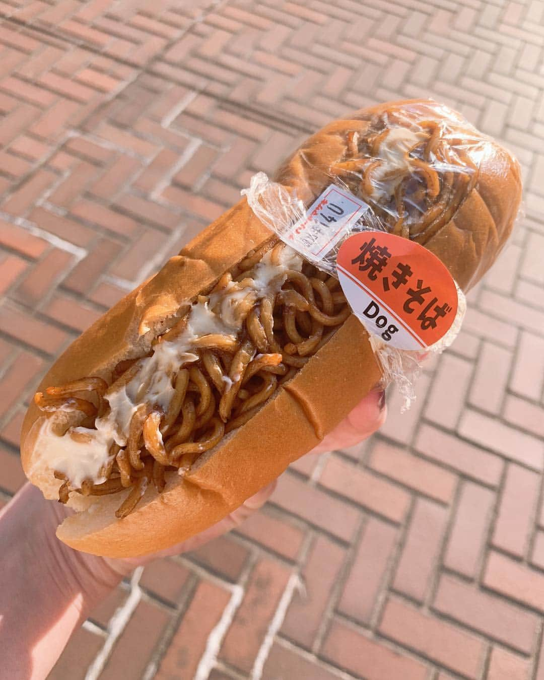 橋本あかねさんのインスタグラム写真 - (橋本あかねInstagram)「#焼きそばパン」4月14日 23時01分 - akane_h211