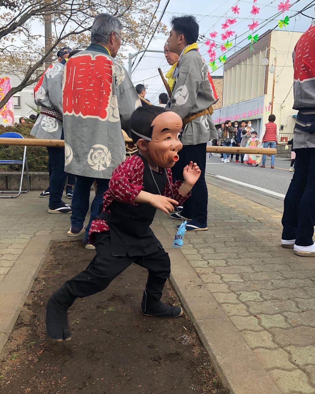 羽村亜美さんのインスタグラム写真 - (羽村亜美Instagram)「#地元祭り #創作ダンス？ #お囃子 #けっこうセンスあると思う #自己流 #お祭り好き #ひょっとこ #きつね #桜祭り」4月14日 23時04分 - amihamura