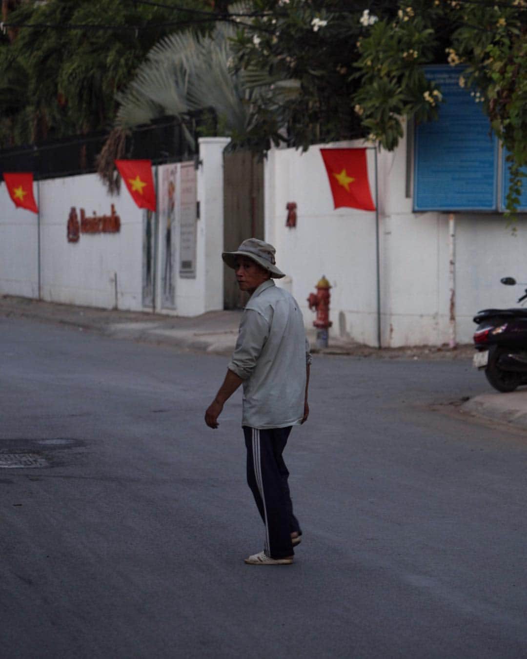 Shunsuke Miyatakeのインスタグラム：「Sunday mood on a road, Ho Chi Minh, Vietnam.」