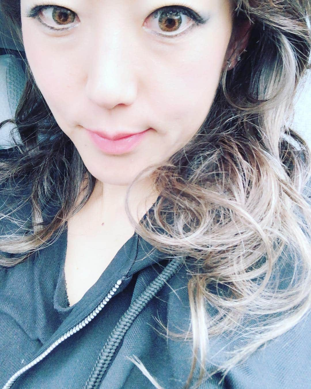 村主章枝さんのインスタグラム写真 - (村主章枝Instagram)「I like my ash silver highlights having in my hair. #acquaomotesando  #highlight  #haircolor  #服部大起  #ハイライト  #ハイライトカラー  #外国人風カラー #金スマ社交ダンス  #socialdance  #ratin」4月14日 23時22分 - fumie.suguri