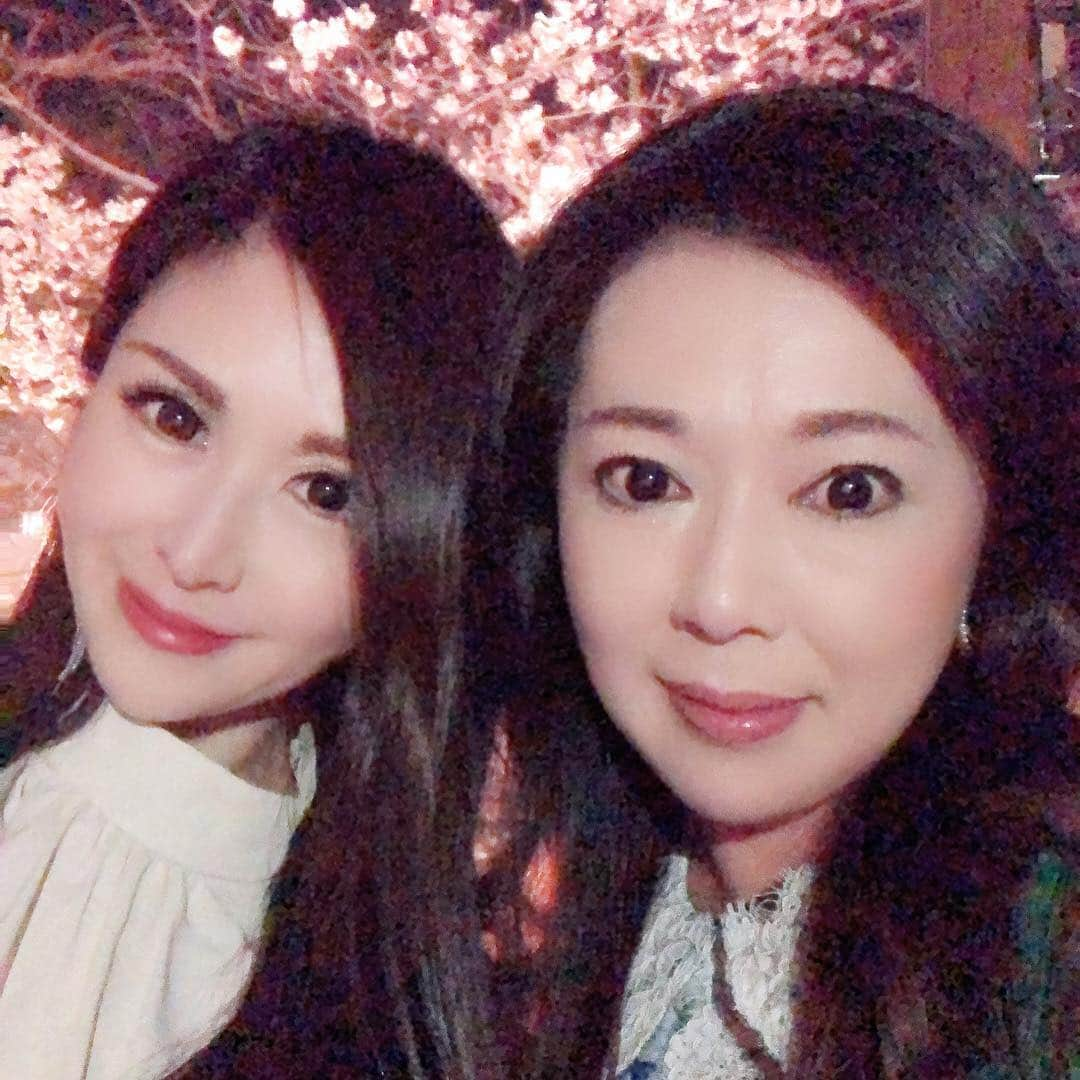 越野矢素子さんのインスタグラム写真 - (越野矢素子Instagram)「昨日は私の壮行会を恵子さんのパパさんがお肉で有名な荒川さんと祇園のバール・プーでして下さいました✨アース日本大会に向けて応援して下さる皆さんの気持ちに応えたいなっ😊💕 #ミセスミズアースジャパン #ミセスアースジャパン #美魔女#アラフィフ#お花見#肉荒川」4月14日 23時22分 - loversyaso