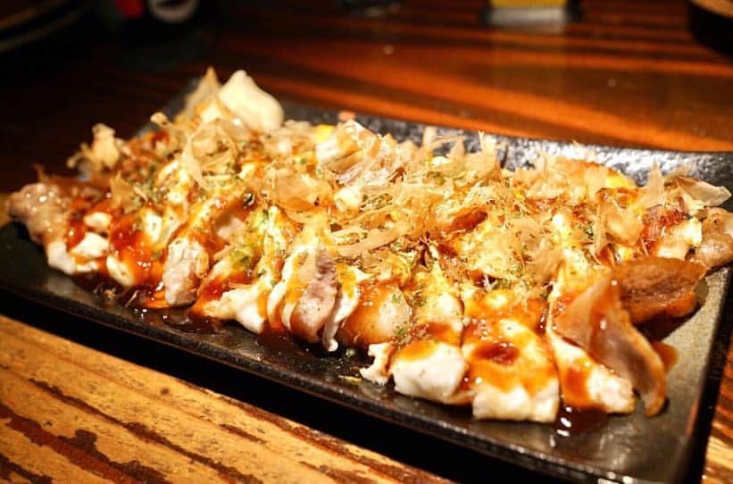 "TERIYAKI" テリヤキ編集部さんのインスタグラム写真 - ("TERIYAKI" テリヤキ編集部Instagram)「⠀ ⠀~TERIYAKI美食倶楽部開催店~⠀ ⠀ TERIYAKI美食倶楽部では、ほぼ毎日素敵なオフ会を開催しています。⠀ ⠀ 東京に限らず、全国各地で様々な逸品を食べる至高のオンラインサロン。⠀ ⠀ 気になる方は @teriyaki_jp  のプロフィールからチェック。⠀ ⠀ -----------------------------------⠀ ⠀【サクの間】@京都⠀⠀⠀ ⠀⠀ 木屋町と先斗町を結ぶ13番路地にひっそりと佇むお店。⠀ ⠀ ディープな道を進んでいくと、そこにはお洒落なバーが。⠀ ⠀ オムそばを筆頭に深夜に絶対食べたい料理が盛りだくさんです！⠀⠀ ⠀ -----------------------------------⠀ ⠀【Sakunoma】@⠀Kyoto⠀ ⠀ ⠀A shop quietly standing in the 13th alley connecting Kiya cho and Pontocho.⠀ ⠀ Going on a deep road, there is a fancy bar there. ⠀⠀ ⠀ There are plenty of dishes you want absolutely to eat in the middle of the night with om soba! ⠀⠀ -----------------------------------⠀ #テリヤキ #本当に旨い #美食 #美食倶楽部 #鮨会#写真好きな人と繋がりたい #グルメ好きな人と繋がりたい #美味しいもの好きな人と繋がりたい #いいね返し#ファインダー越しの世界 #美味しいお店 #food#foodstagram #foodporn #delicious#サクの間#京都#京都グルメ#京都飯#深夜飯#オムそば#卵#バー#京都バー#絶対に行きたい」4月14日 23時22分 - teriyaki_jp