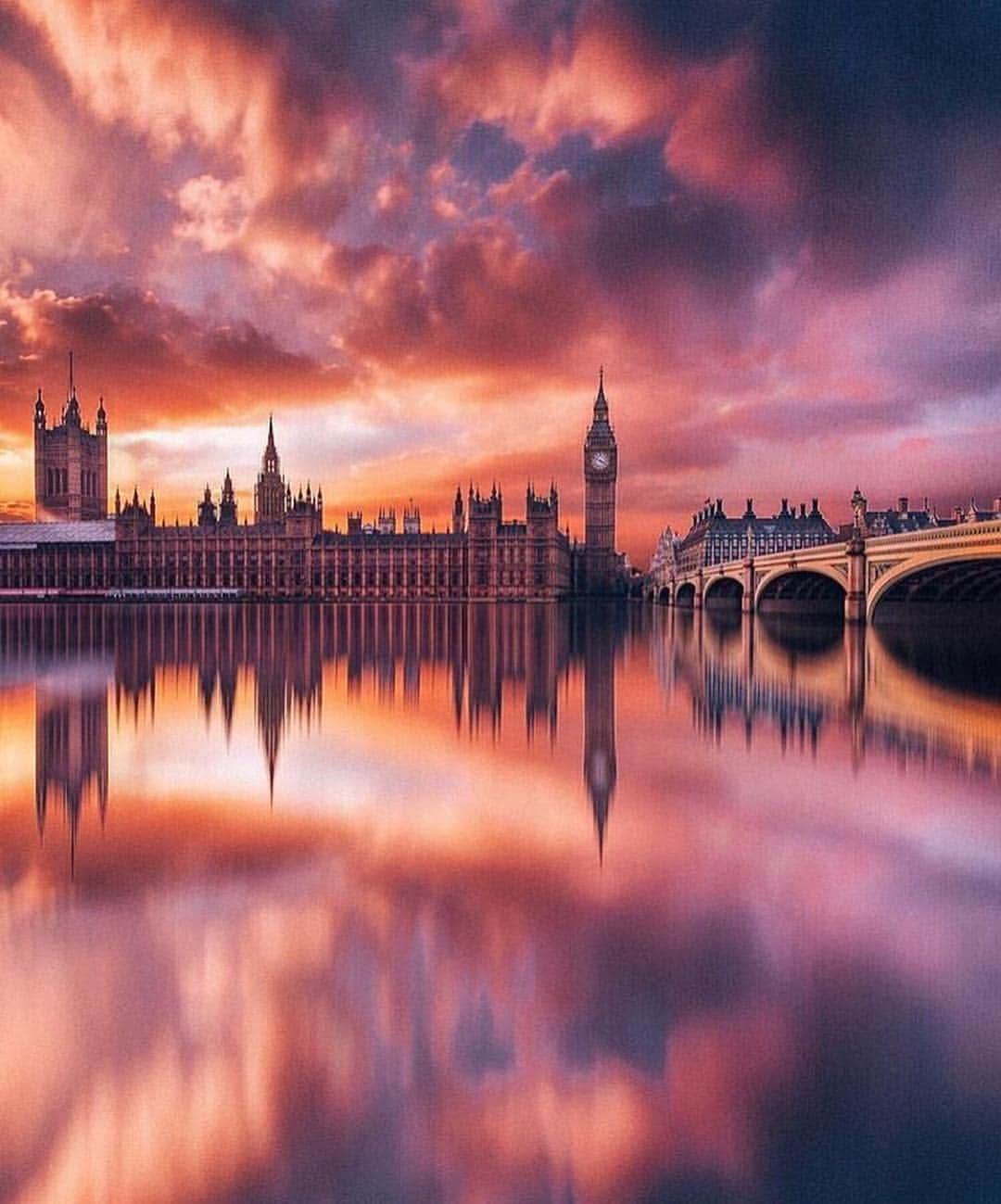 Canon Photographyさんのインスタグラム写真 - (Canon PhotographyInstagram)「Some beautiful images of our home city! London! Who’s been?  Photography | @jacob  Canon 1dx Mark II  #canon_photos #london #reflection #sunsetlovers #londoneye #londonist #londoner」4月14日 23時23分 - cpcollectives