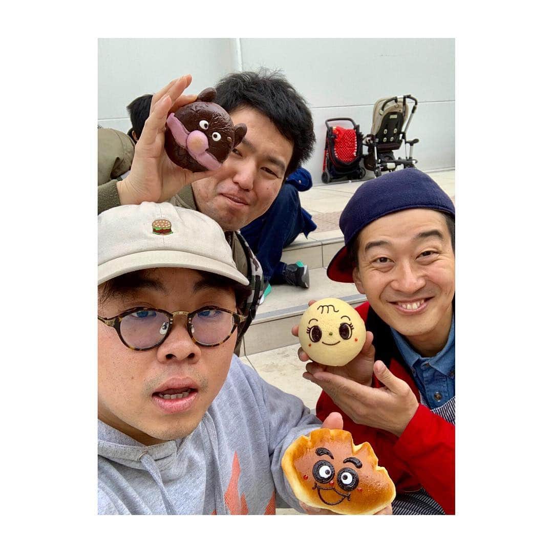 高道さんのインスタグラム写真 - (高道Instagram)「『アンパンマンミュージアム』 ・ ・ ・ 男3人でアンパンマンミュージアムへ😆 周りの人に変な感じでいっぱい見られてる気がしたけど、時間経ったら慣れた😄 普通に楽しんできた✨ 大人も自然に笑顔にさせてくれるアンパンマン！ それを作ったやなせたかしさん凄い😙 ・ ・ ・ あと、せっかくパン買ったのに、みんな味重視で買ったから、1人もアンパンマン選ばんかった🙁 ・ ・ ・ #横浜 #アンパンマンミュージアム #カレーパンマン #しょくぱんまん  #ジャムおじさんのパン工場 #バタ子さん #チーズ #バイキンマン #ドキンちゃん #メロンパンナちゃん #ロールパンナちゃん #クリームパンダ #みんなのたかみちーずマン #ゴリゴリライチンマン #ポテトカレッジコモダンマン」4月14日 23時30分 - minnanotakamichi