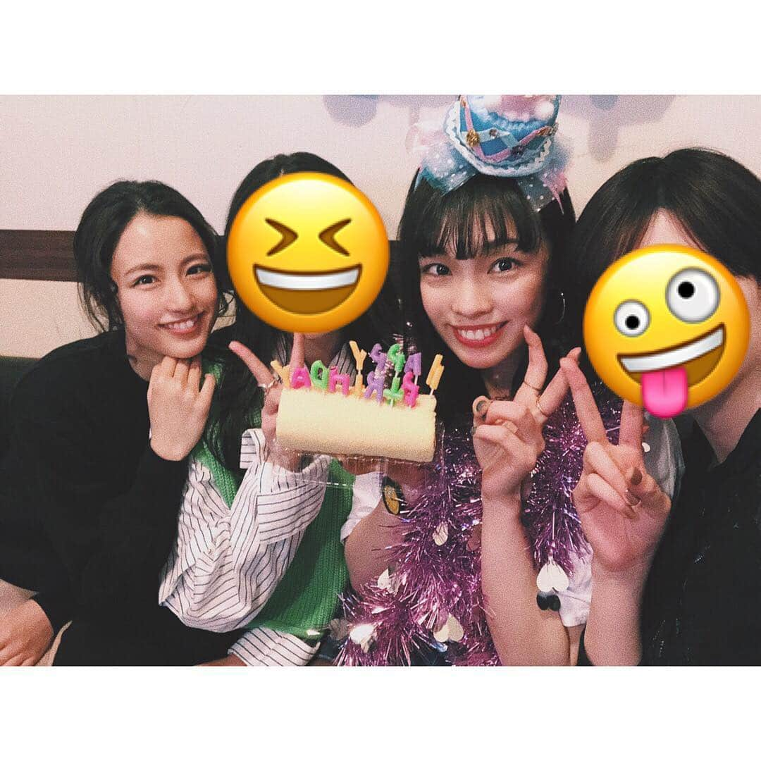 松井貴香さんのインスタグラム写真 - (松井貴香Instagram)「- - 2019.04.14 - 無事に24歳を迎えることが出来ました🎂✌︎✌︎ - 日付けが変わったと同時に 大好きな友達たちにお祝いしてもらって 24歳最高のスタートをきれました💜💜💜 - 24歳も感謝と挑戦を忘れずに 私らしく頑張ります！ - - 大好きなママ産んでくれてありがとう！ そして同じ誕生日のパパもおめでとう！ - #0414 #24歳 #誕生日 #誕生日会 #サプライズ #最高のスタート #笑いすぎ #幸せ #ありがとう #birthday #me #and #mydad #birthdayparty #happy #smile #girls #lover #friends  #like4likes  #instagood  #followme」4月14日 23時30分 - kiko414_m