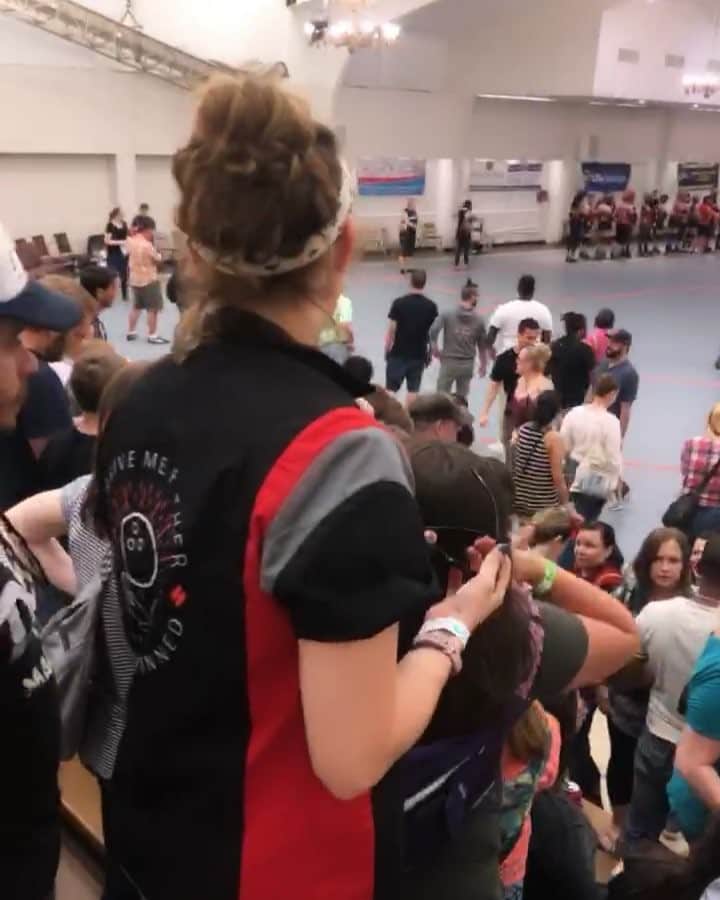 デビー・ライアンのインスタグラム：「Talk derby to me — we really crewed up; it was baby’s first bout. Have you ever seen women this agile and rowdy and supportive of their teammates but also their opponents? 10/10 great sport」