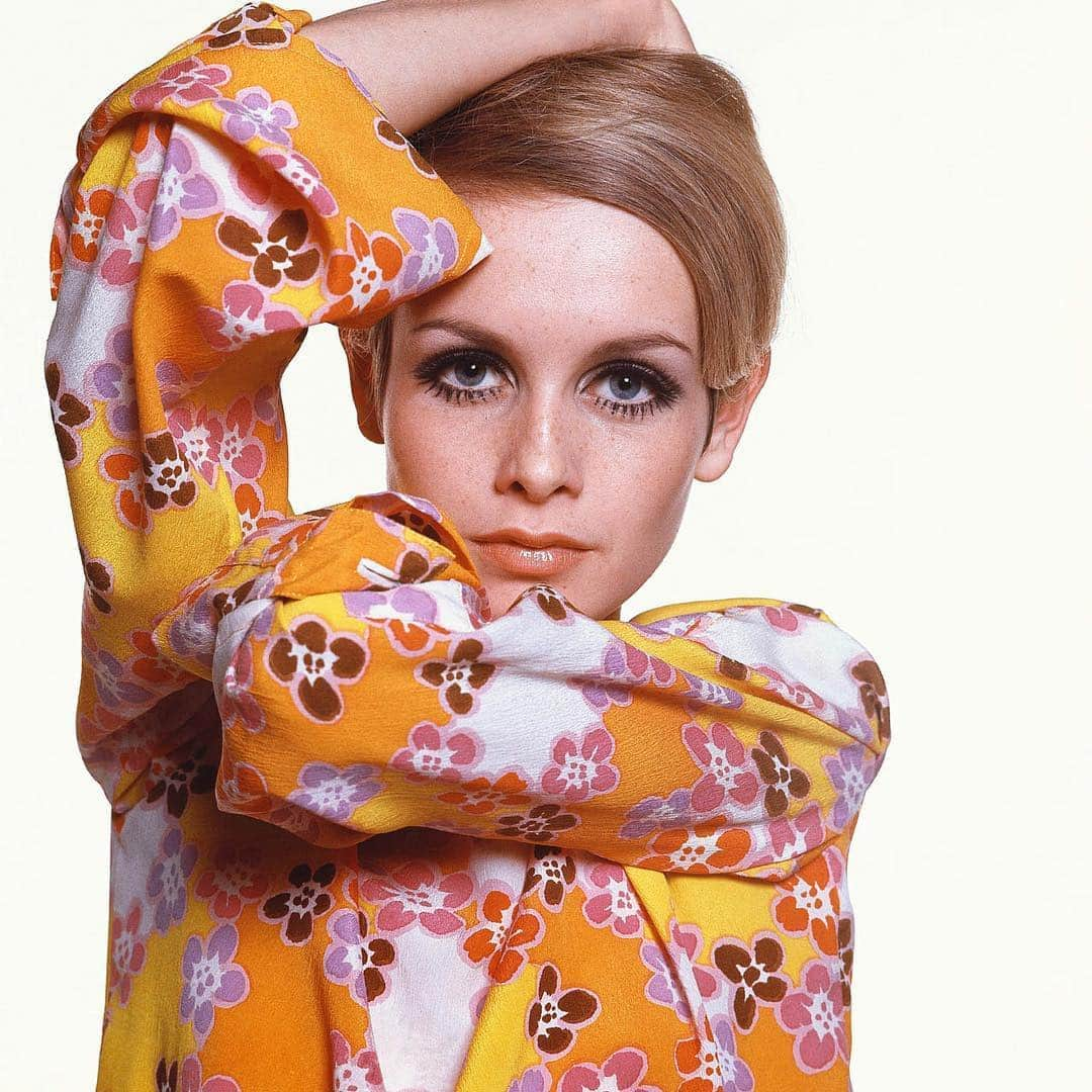 British Vogueさんのインスタグラム写真 - (British VogueInstagram)「After being discovered in a Mayfair salon in 1966, #Twiggy became virtually synonymous with Mary Quant’s youthful brand - but what were her own memories of the ‘60s fashion revolution? With a major #MaryQuant retrospective taking place at the @VAMuseum, the icon reflects on finding her own style as a teenager and becoming a legendary cover girl, via the link in bio.」4月14日 23時37分 - britishvogue